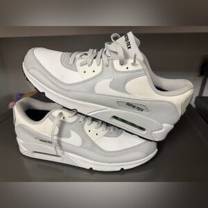 GORE-TEX Men's White and Gray Sneakers